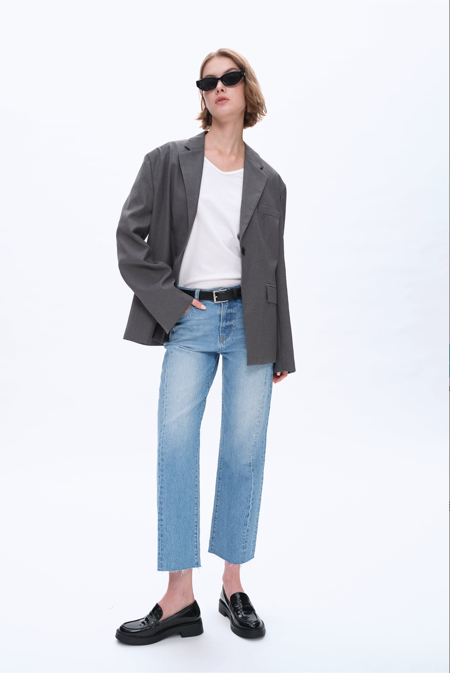 High Rise Straight Leg W/Raw Hem